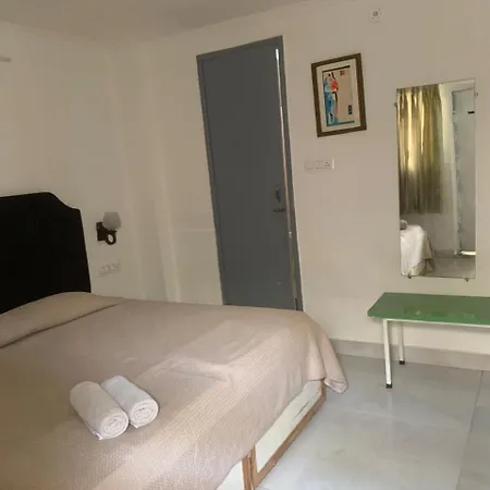 Green Serene Abode Meerut Room photo